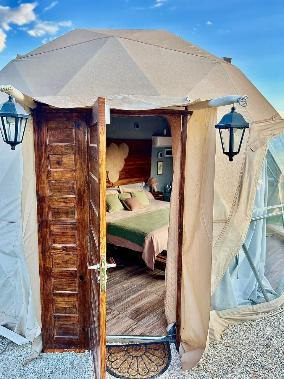 Entre racimos, Glampings en los  viñedos de la bodega Cava Don tulio